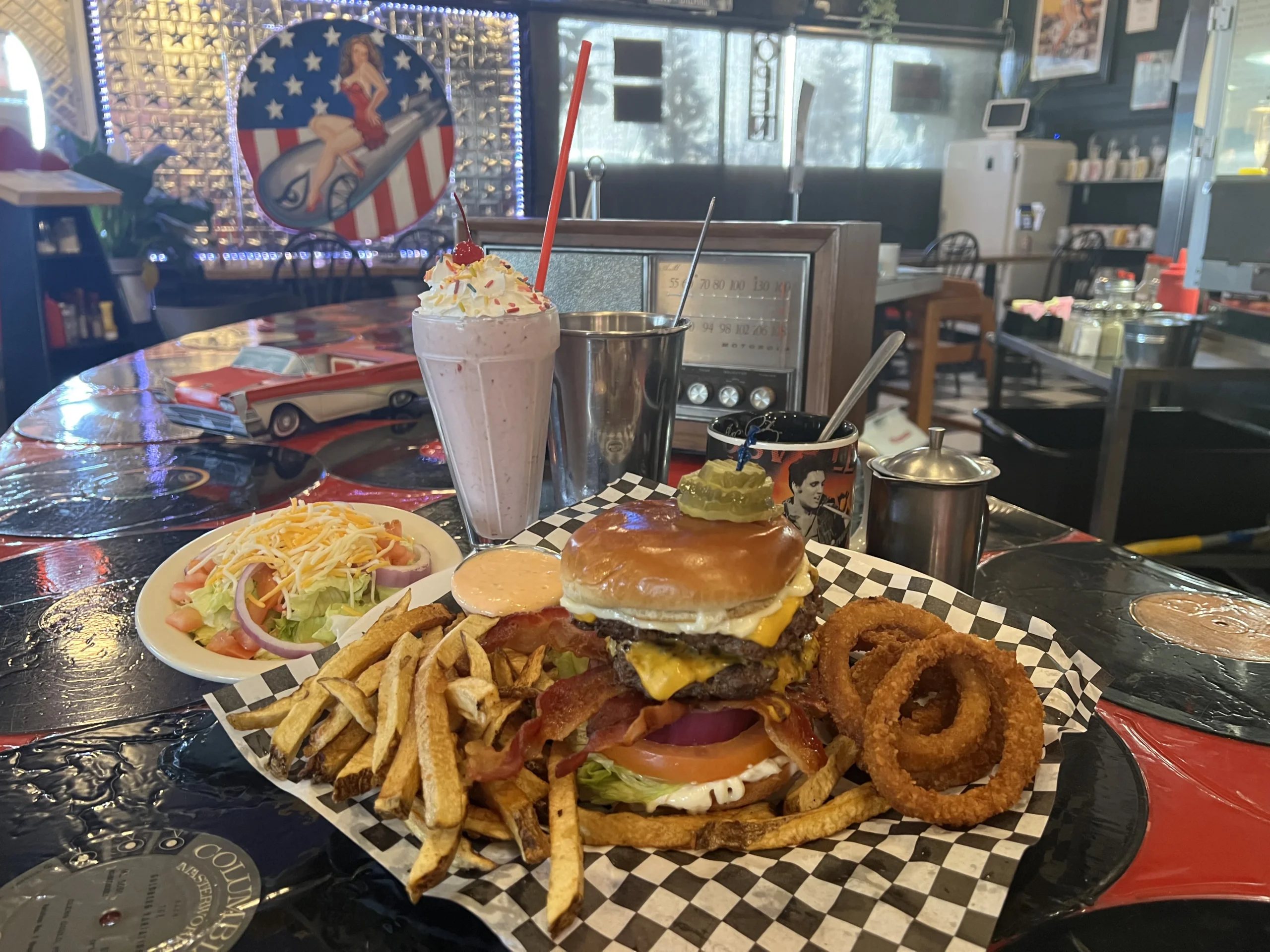 hamburger-onion-rings-fry's